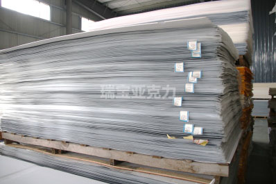 亞克力板暴曬會收縮嗎