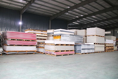 建議用亞克力板材的插座嗎